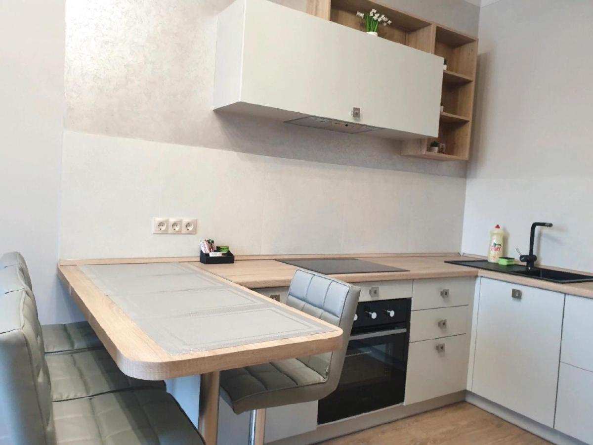 Apartment Sweethome 1 Free Parking Uzhhorod Exterior photo