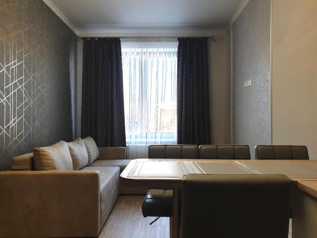 Apartment Sweethome 1 Free Parking Uzhhorod Exterior photo